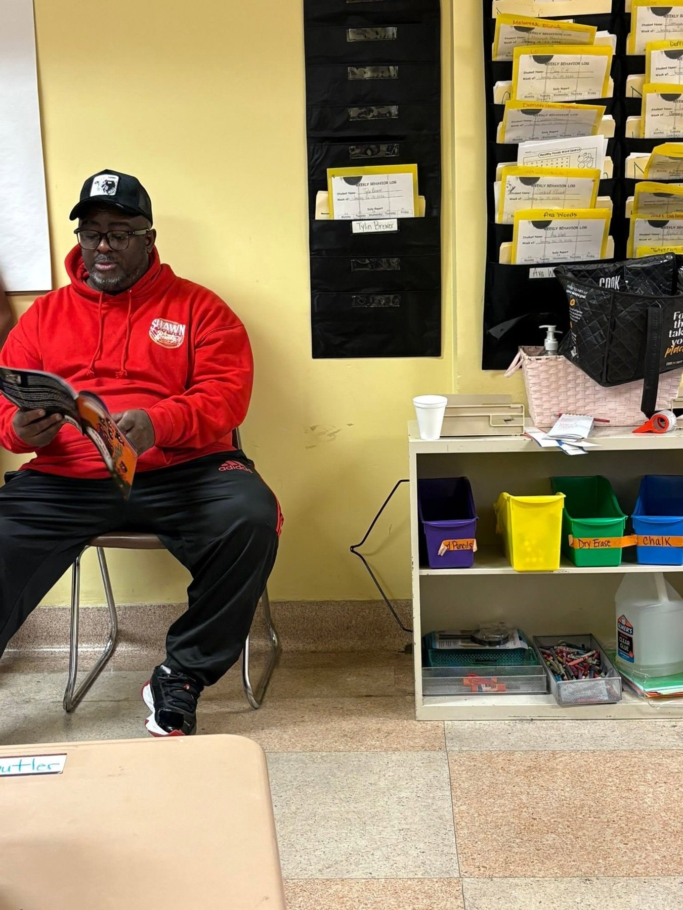 Shawn D. Hunter reading with young students